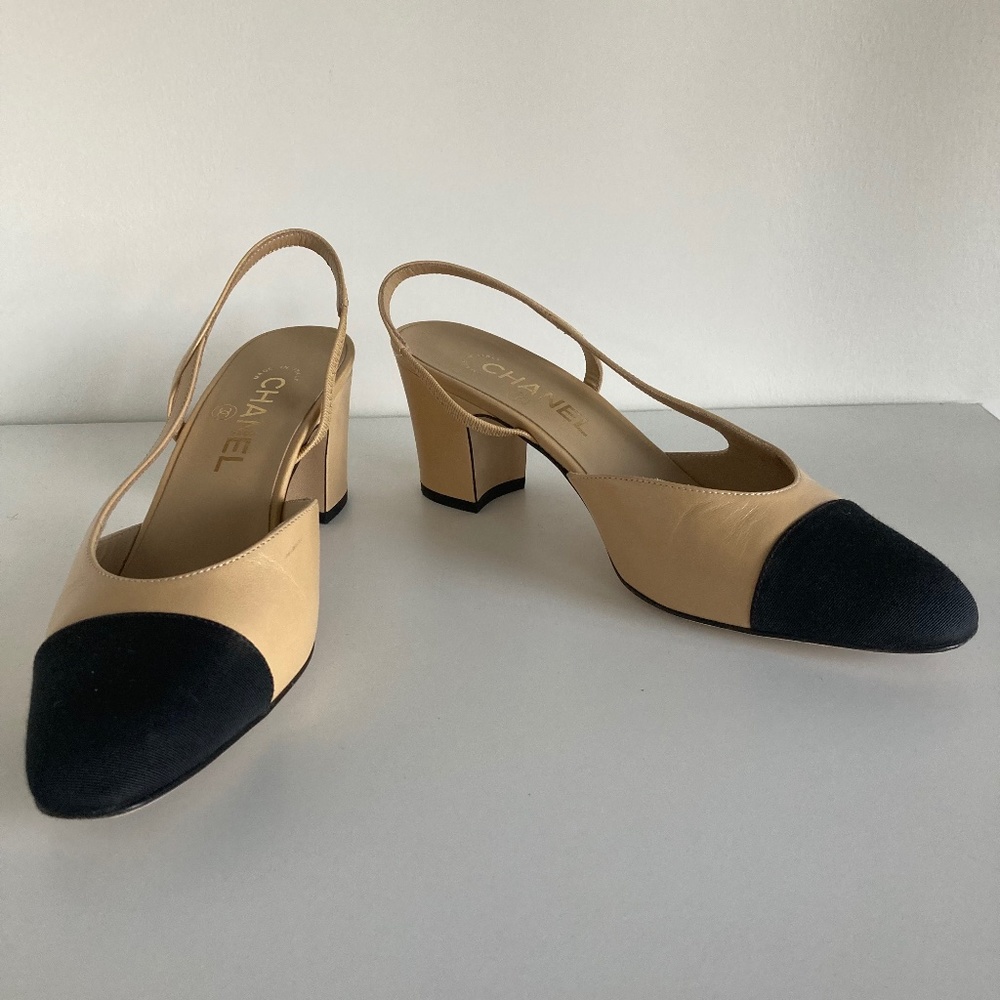 designer Chanel Goatskin Grosgrain Cap Toe CC Slingback pumps